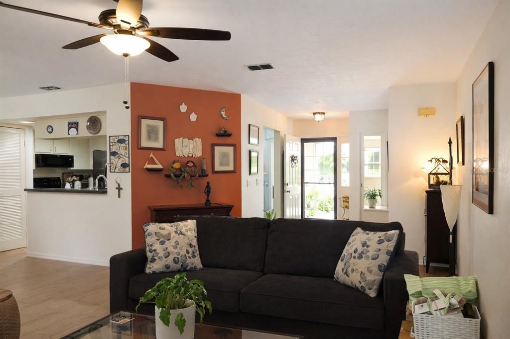 En Venta: $219,500 (2 camas, 2 baños, 1288 Pies cuadrados)