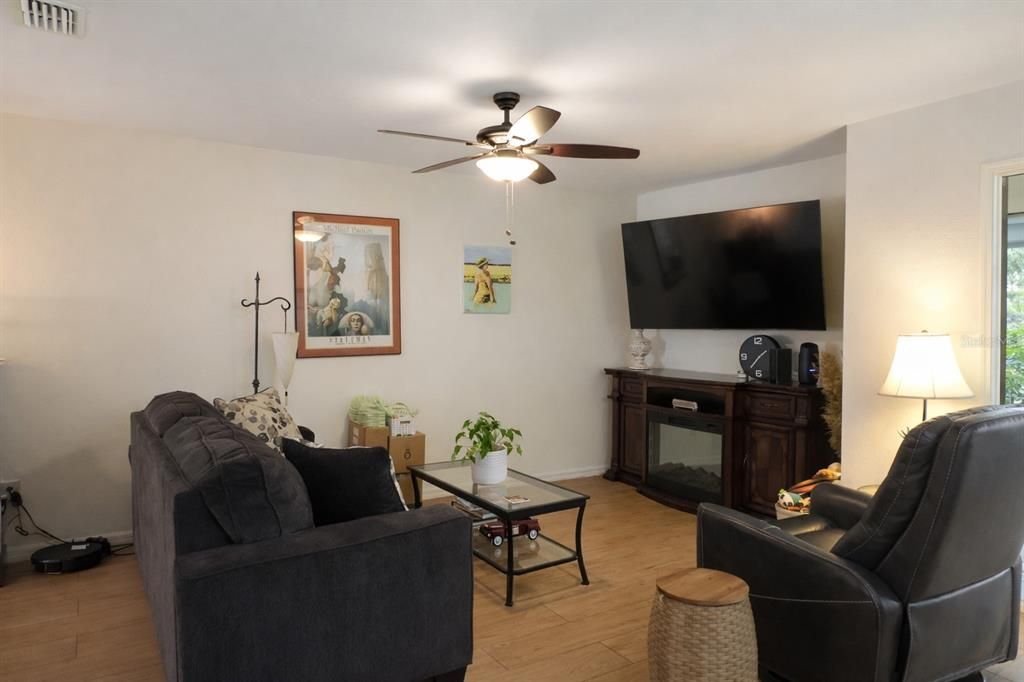 En Venta: $219,500 (2 camas, 2 baños, 1288 Pies cuadrados)