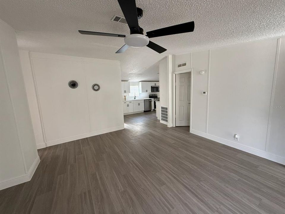 Под контрактом: $259,900 (3 спален, 2 ванн, 1296 Квадратных фут)