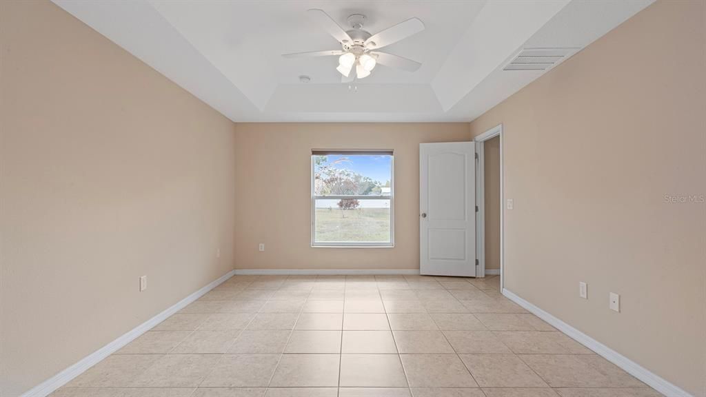 En Venta: $899,000 (4 camas, 3 baños, 2617 Pies cuadrados)