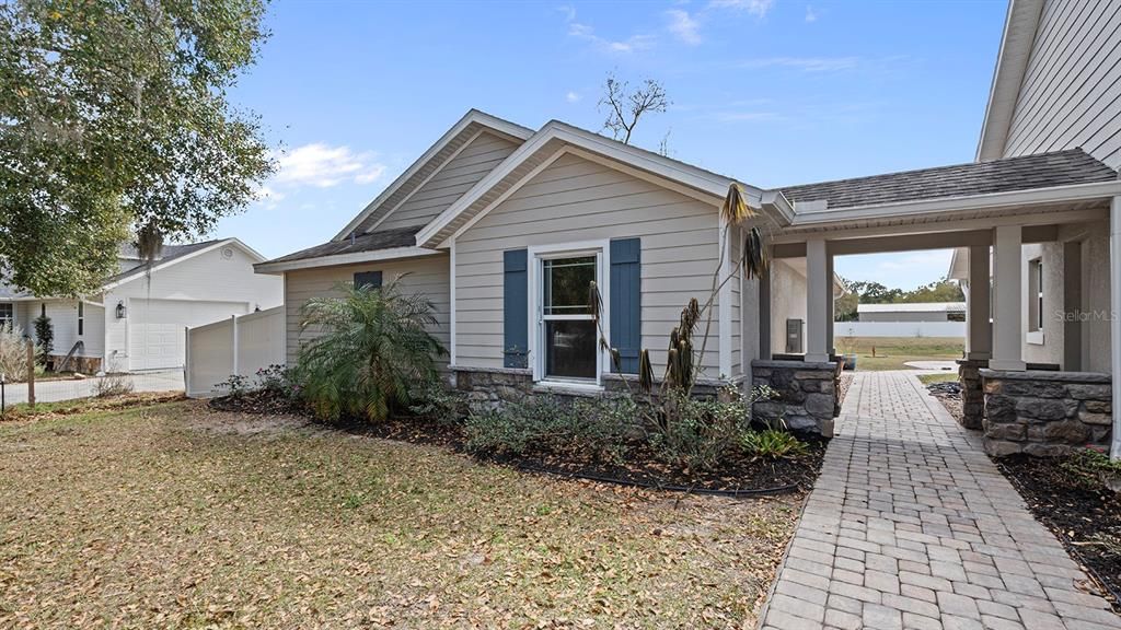 En Venta: $899,000 (4 camas, 3 baños, 2617 Pies cuadrados)