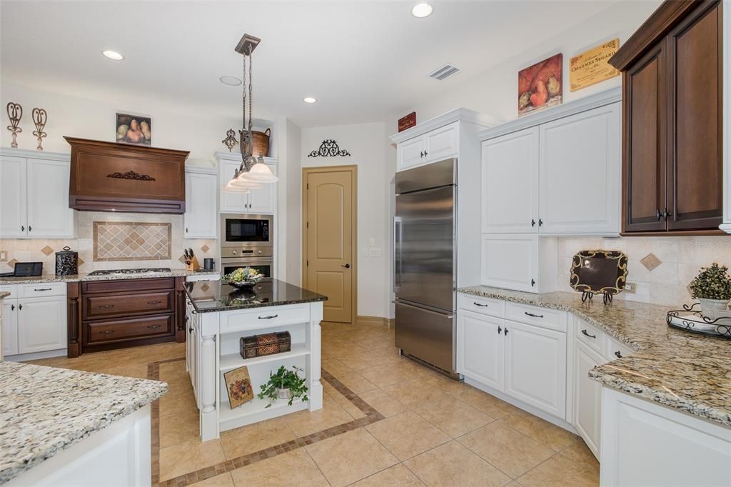 For Sale: $1,395,000 (4 beds, 4 baths, 4173 Square Feet)