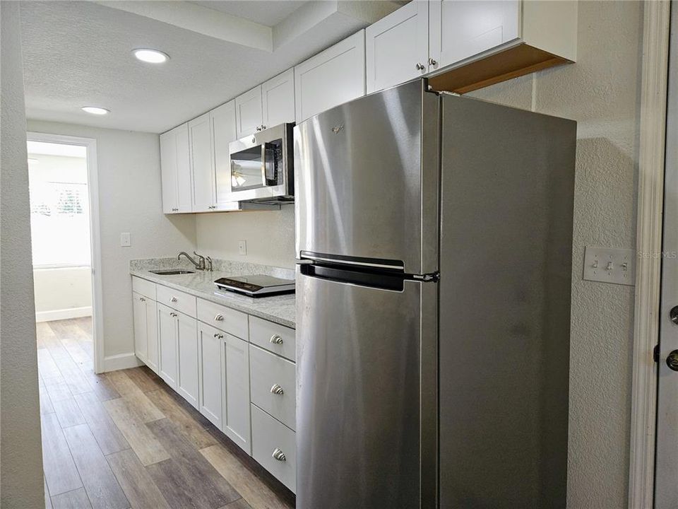 Active With Contract: $1,200 (1 beds, 1 baths, 510 Square Feet)