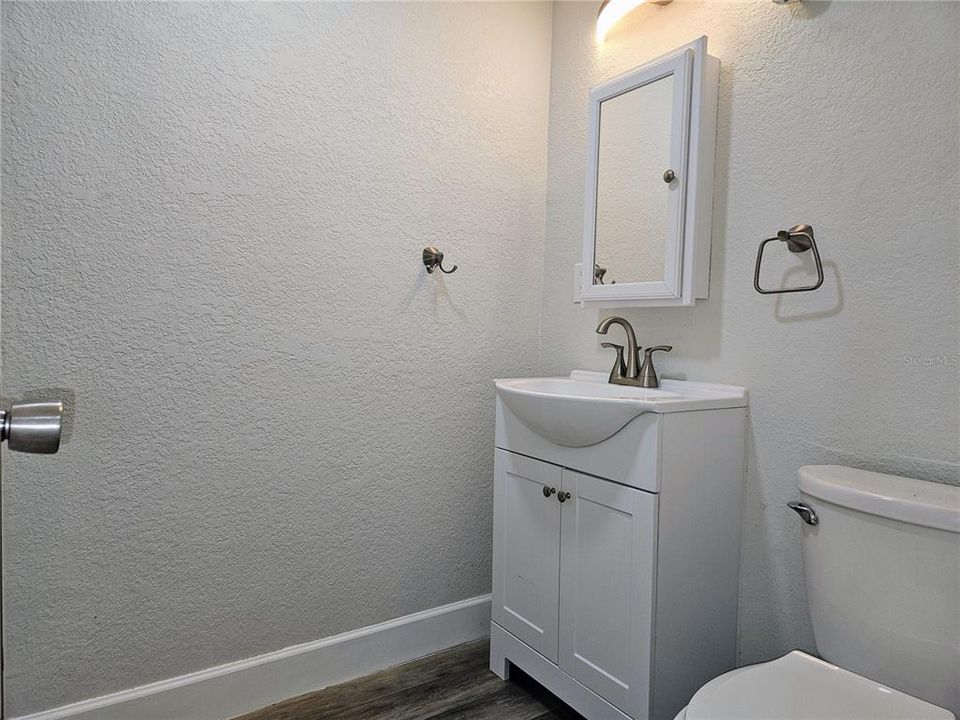 Active With Contract: $1,200 (1 beds, 1 baths, 510 Square Feet)