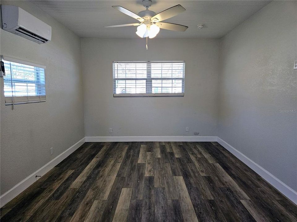 Active With Contract: $1,200 (1 beds, 1 baths, 510 Square Feet)