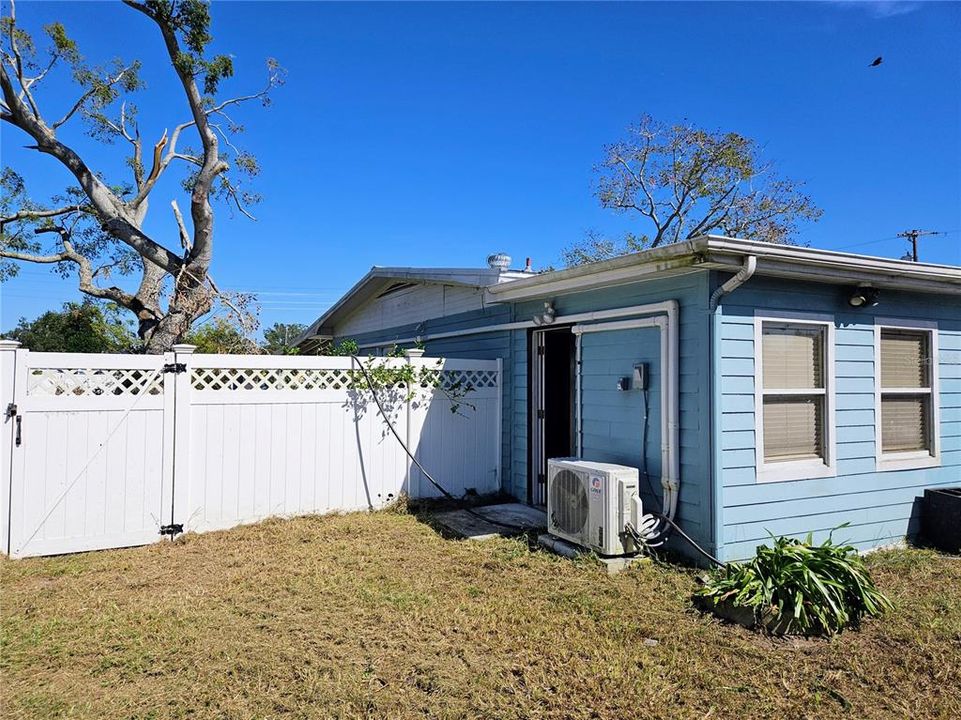 Active With Contract: $1,200 (1 beds, 1 baths, 510 Square Feet)