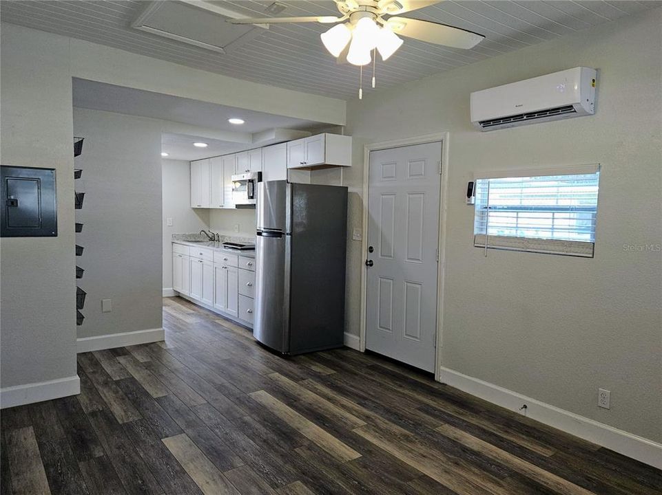 Active With Contract: $1,200 (1 beds, 1 baths, 510 Square Feet)