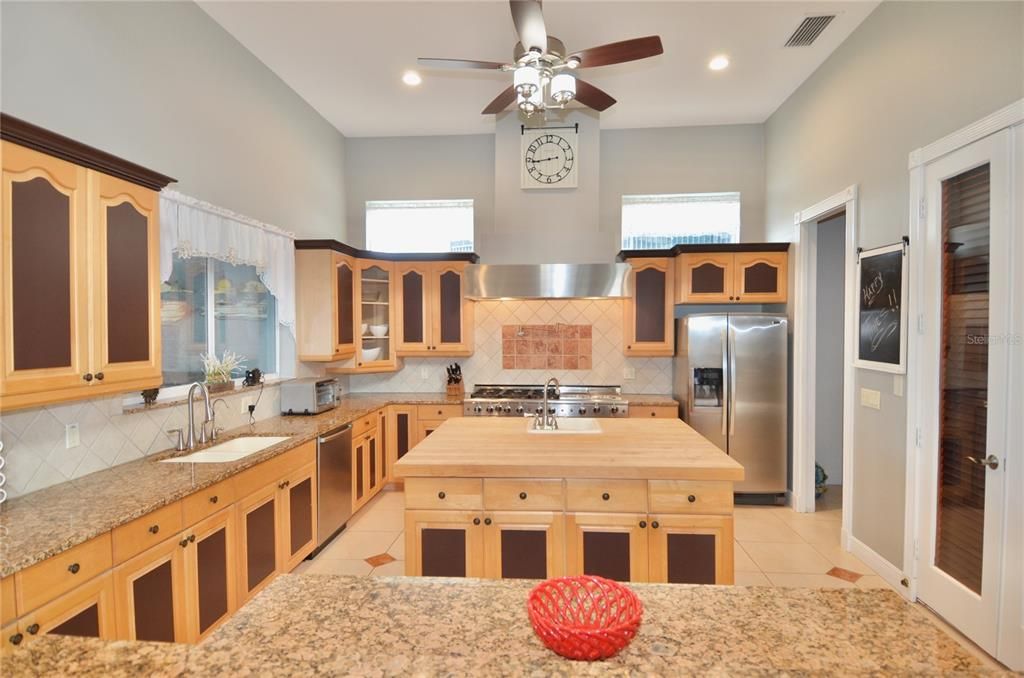 For Sale: $2,390,000 (4 beds, 3 baths, 3850 Square Feet)
