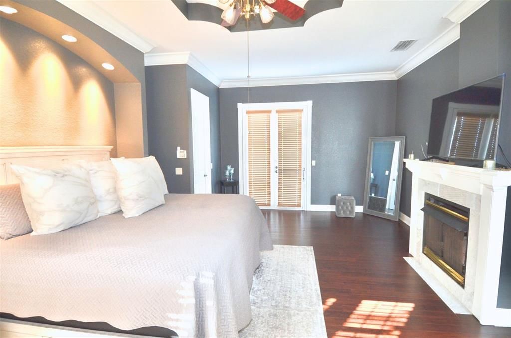 For Sale: $2,390,000 (4 beds, 3 baths, 3850 Square Feet)