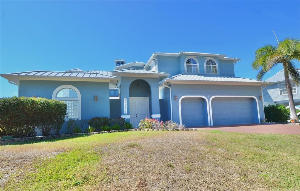 For Sale: $2,390,000 (4 beds, 3 baths, 3850 Square Feet)