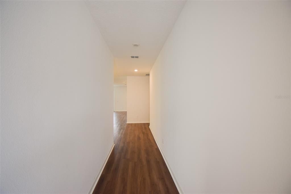 Activo con contrato: $2,400 (4 camas, 3 baños, 2660 Pies cuadrados)