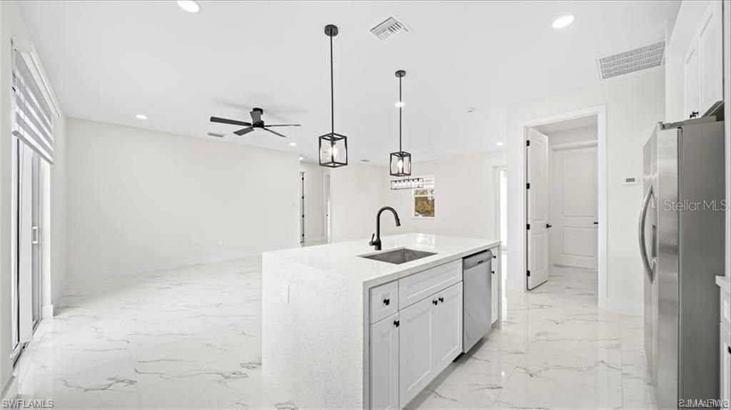 Activo con contrato: $279,900 (3 camas, 2 baños, 1308 Pies cuadrados)