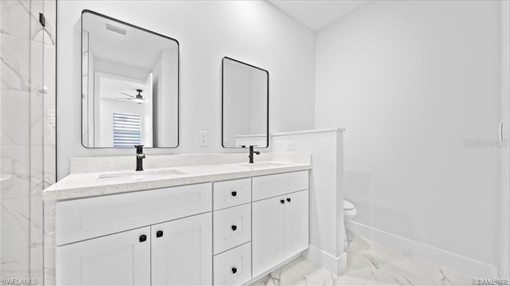 Activo con contrato: $279,900 (3 camas, 2 baños, 1308 Pies cuadrados)