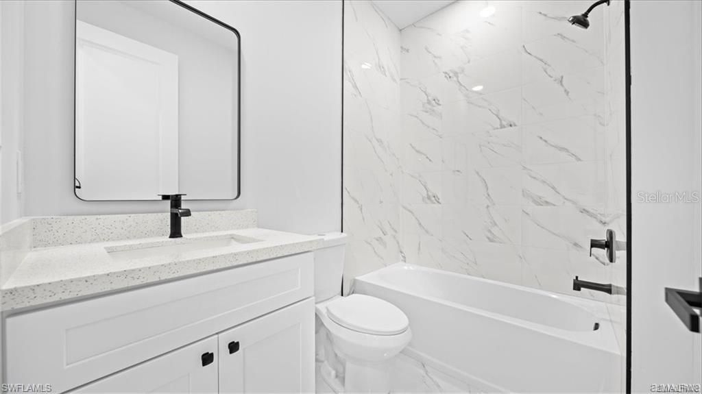 Activo con contrato: $279,900 (3 camas, 2 baños, 1308 Pies cuadrados)