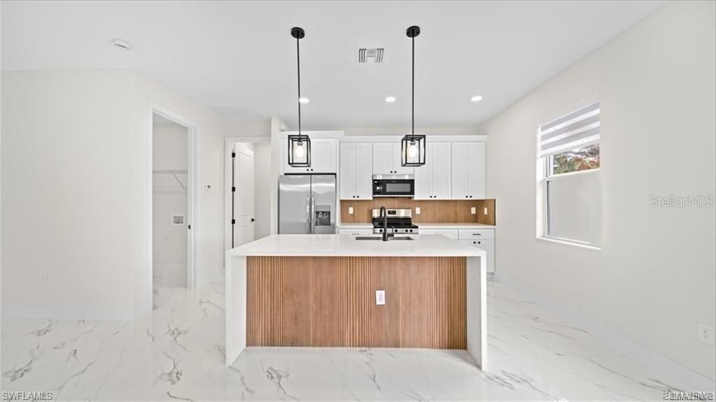 Activo con contrato: $279,900 (3 camas, 2 baños, 1308 Pies cuadrados)
