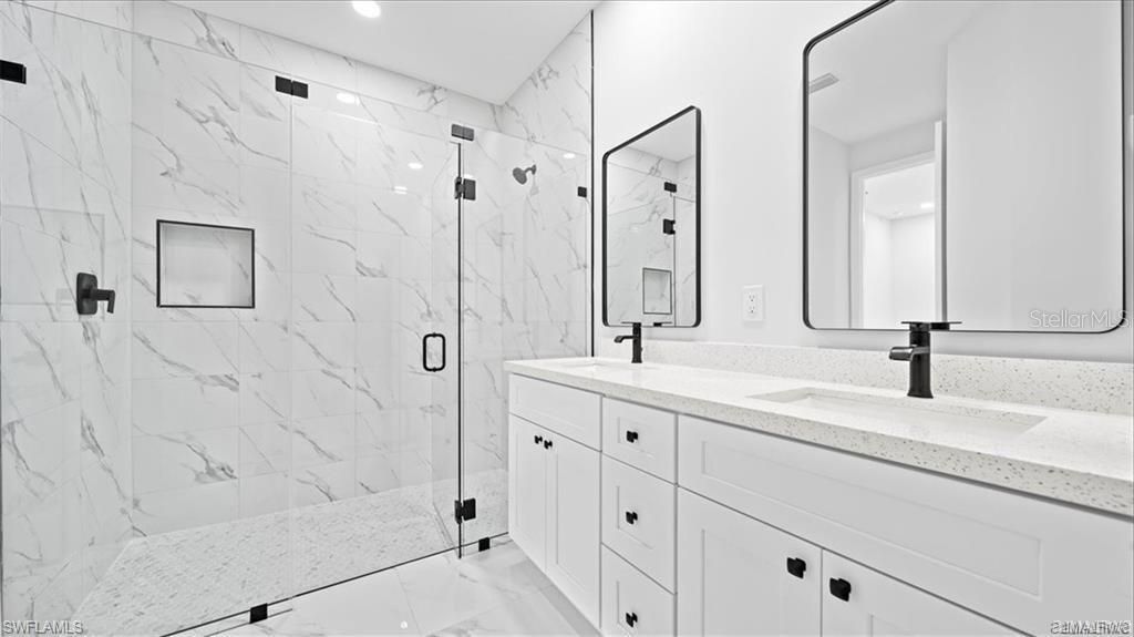 Activo con contrato: $279,900 (3 camas, 2 baños, 1308 Pies cuadrados)