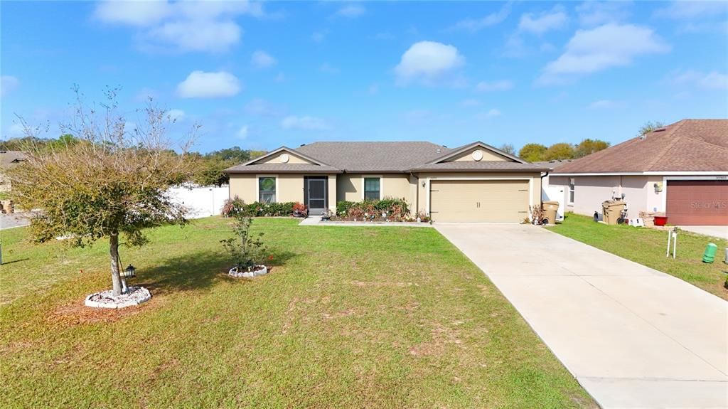 For Rent: $2,100 (3 beds, 2 baths, 1483 Square Feet)