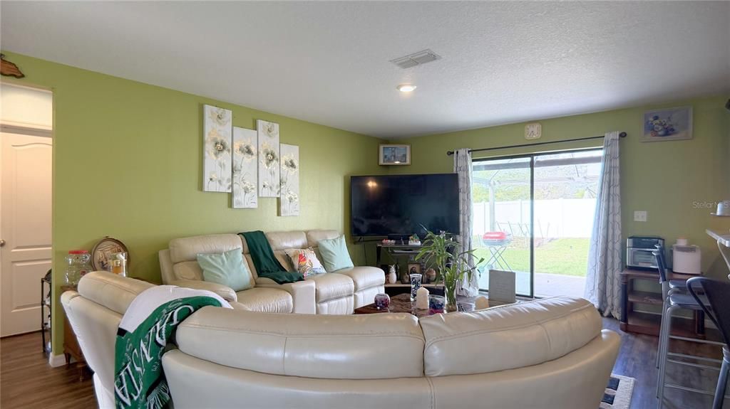 For Rent: $2,100 (3 beds, 2 baths, 1483 Square Feet)