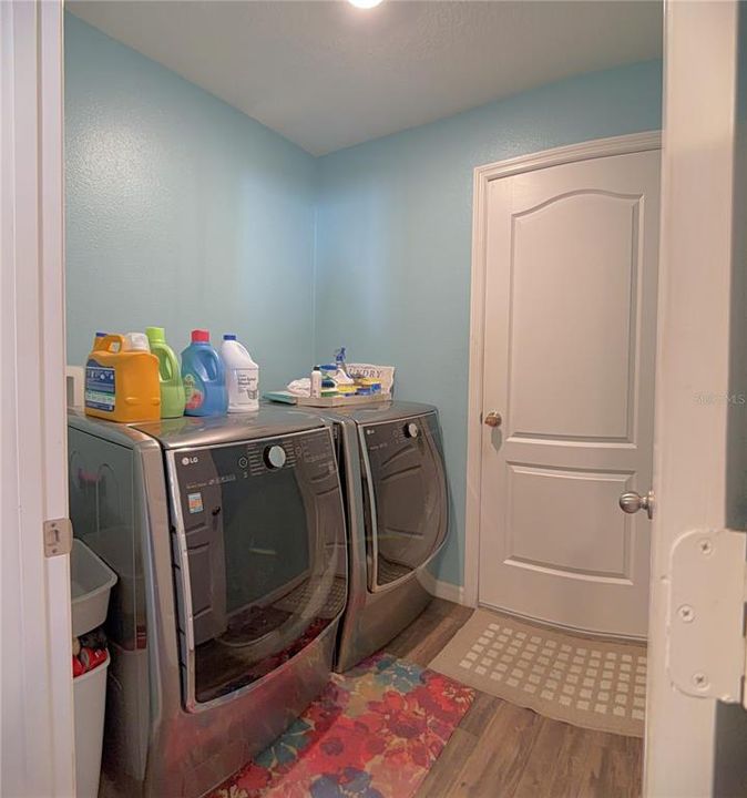 For Rent: $2,100 (3 beds, 2 baths, 1483 Square Feet)