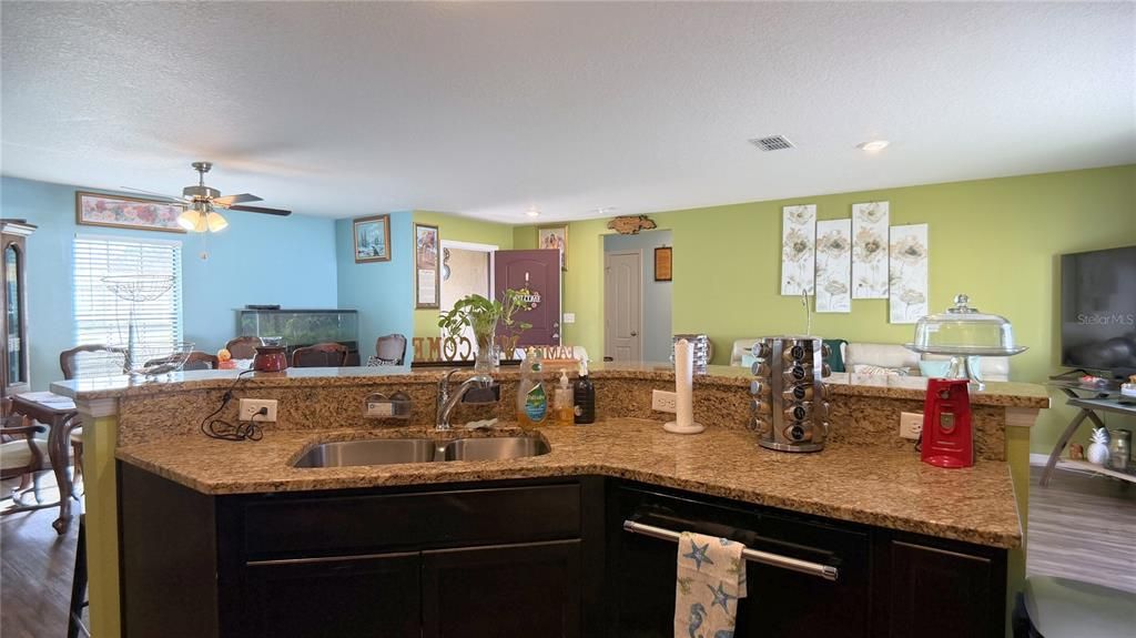 For Rent: $2,100 (3 beds, 2 baths, 1483 Square Feet)
