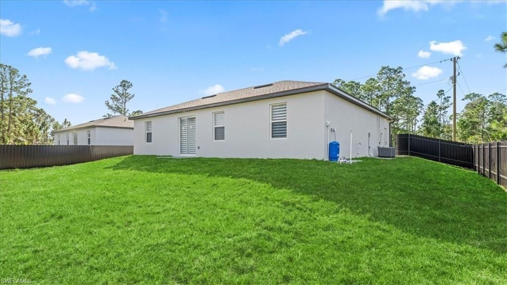 Activo con contrato: $289,900 (3 camas, 2 baños, 1308 Pies cuadrados)