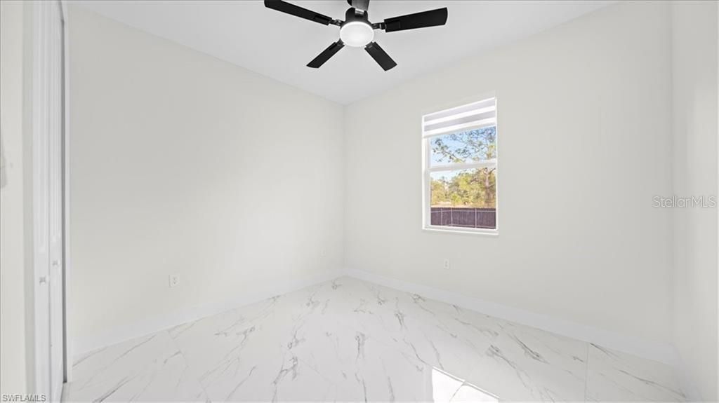 Activo con contrato: $289,900 (3 camas, 2 baños, 1308 Pies cuadrados)