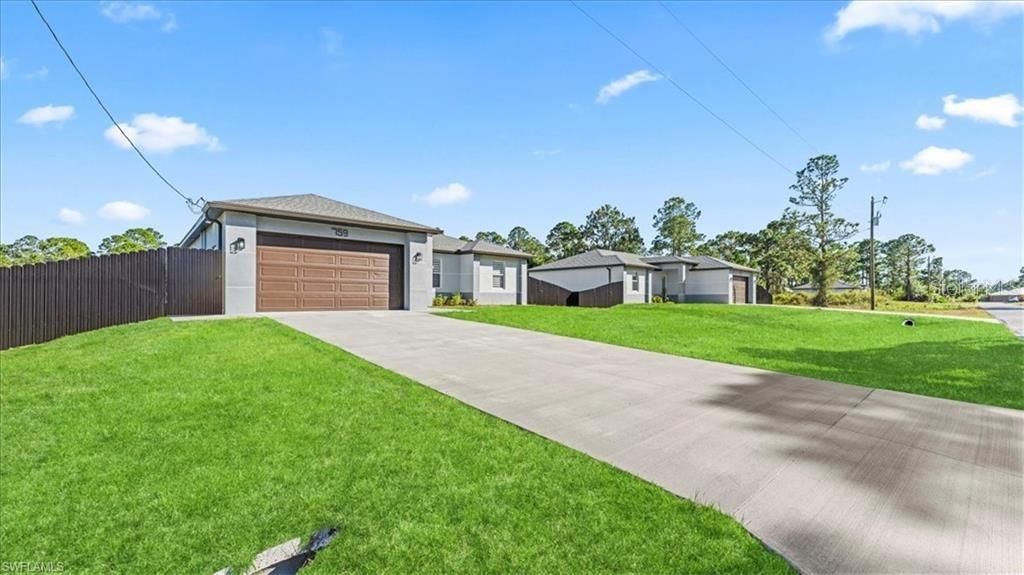 Activo con contrato: $289,900 (3 camas, 2 baños, 1308 Pies cuadrados)