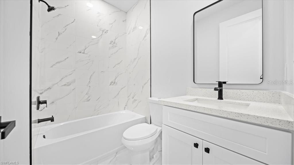 Activo con contrato: $289,900 (3 camas, 2 baños, 1308 Pies cuadrados)
