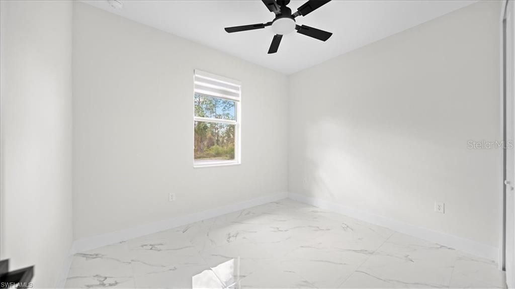 Activo con contrato: $289,900 (3 camas, 2 baños, 1308 Pies cuadrados)
