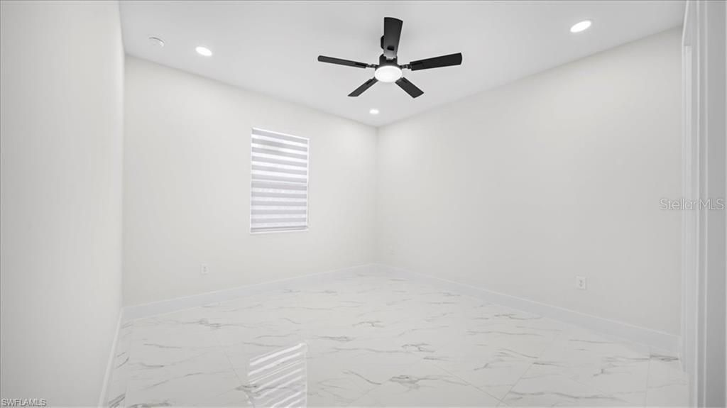 Activo con contrato: $289,900 (3 camas, 2 baños, 1308 Pies cuadrados)