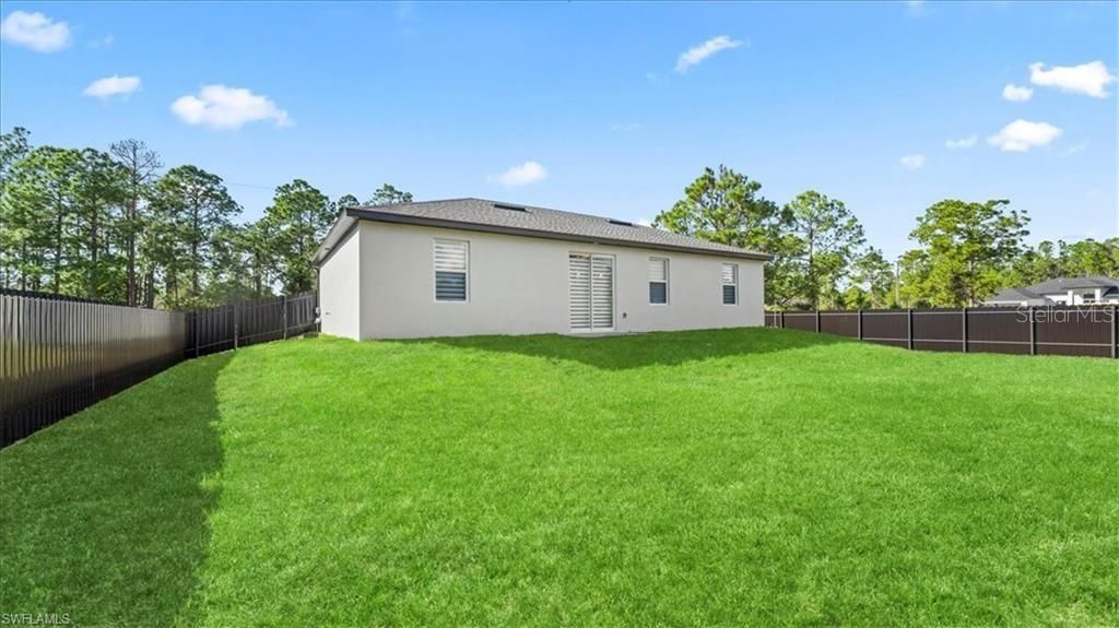 Activo con contrato: $289,900 (3 camas, 2 baños, 1308 Pies cuadrados)