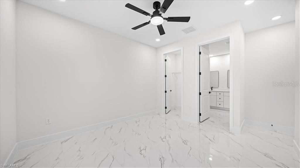 Activo con contrato: $289,900 (3 camas, 2 baños, 1308 Pies cuadrados)