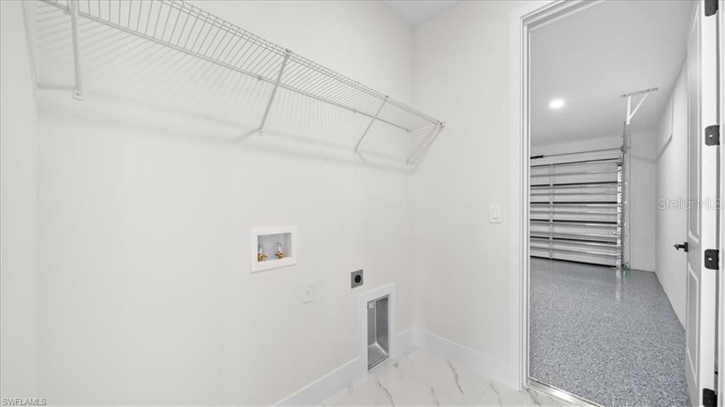 Activo con contrato: $289,900 (3 camas, 2 baños, 1308 Pies cuadrados)