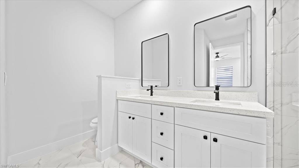 Activo con contrato: $289,900 (3 camas, 2 baños, 1308 Pies cuadrados)