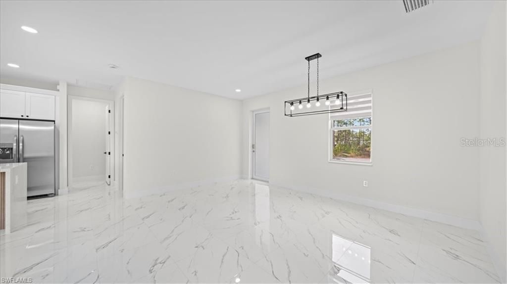 Activo con contrato: $289,900 (3 camas, 2 baños, 1308 Pies cuadrados)