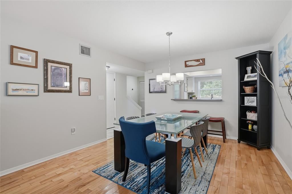 Active With Contract: $290,000 (2 beds, 2 baths, 1480 Square Feet)