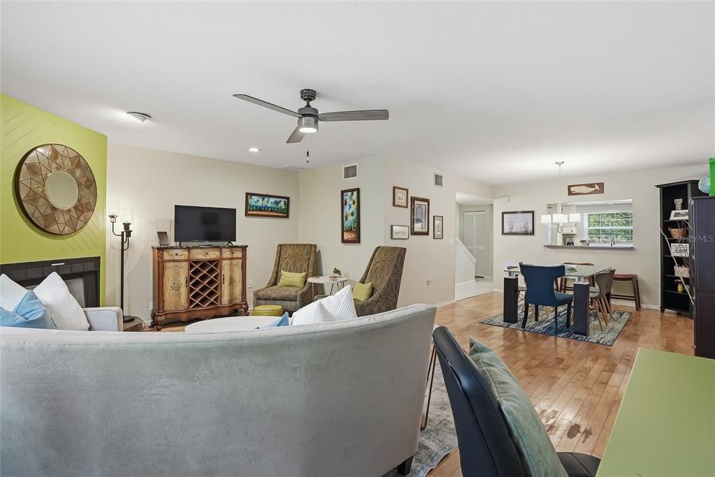 Active With Contract: $290,000 (2 beds, 2 baths, 1480 Square Feet)