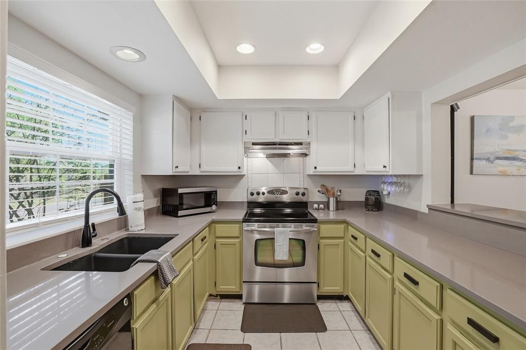 Active With Contract: $290,000 (2 beds, 2 baths, 1480 Square Feet)