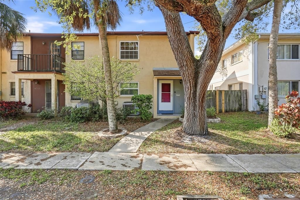 Active With Contract: $290,000 (2 beds, 2 baths, 1480 Square Feet)