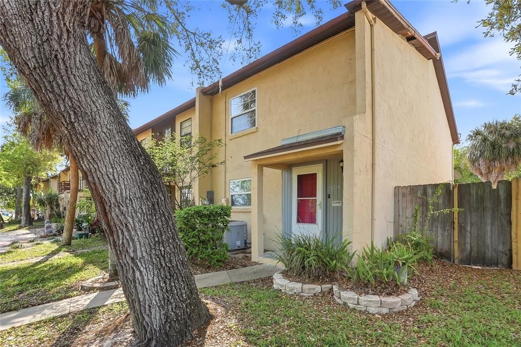 Active With Contract: $290,000 (2 beds, 2 baths, 1480 Square Feet)