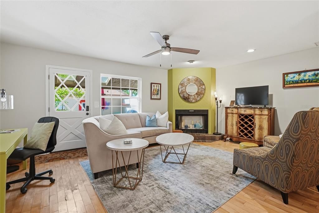 Active With Contract: $290,000 (2 beds, 2 baths, 1480 Square Feet)