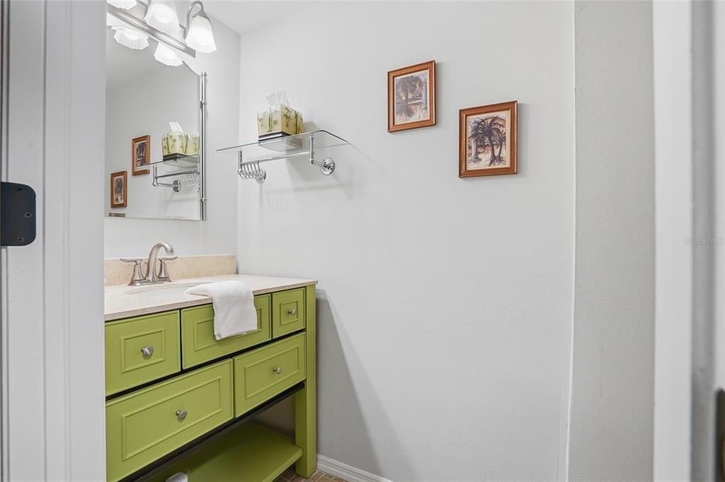 Active With Contract: $290,000 (2 beds, 2 baths, 1480 Square Feet)