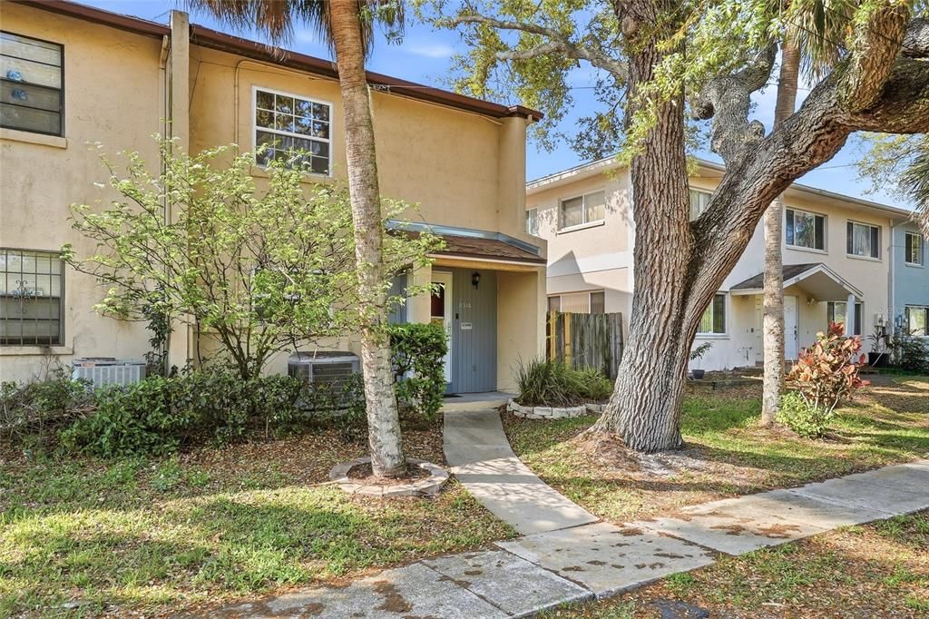 Active With Contract: $290,000 (2 beds, 2 baths, 1480 Square Feet)