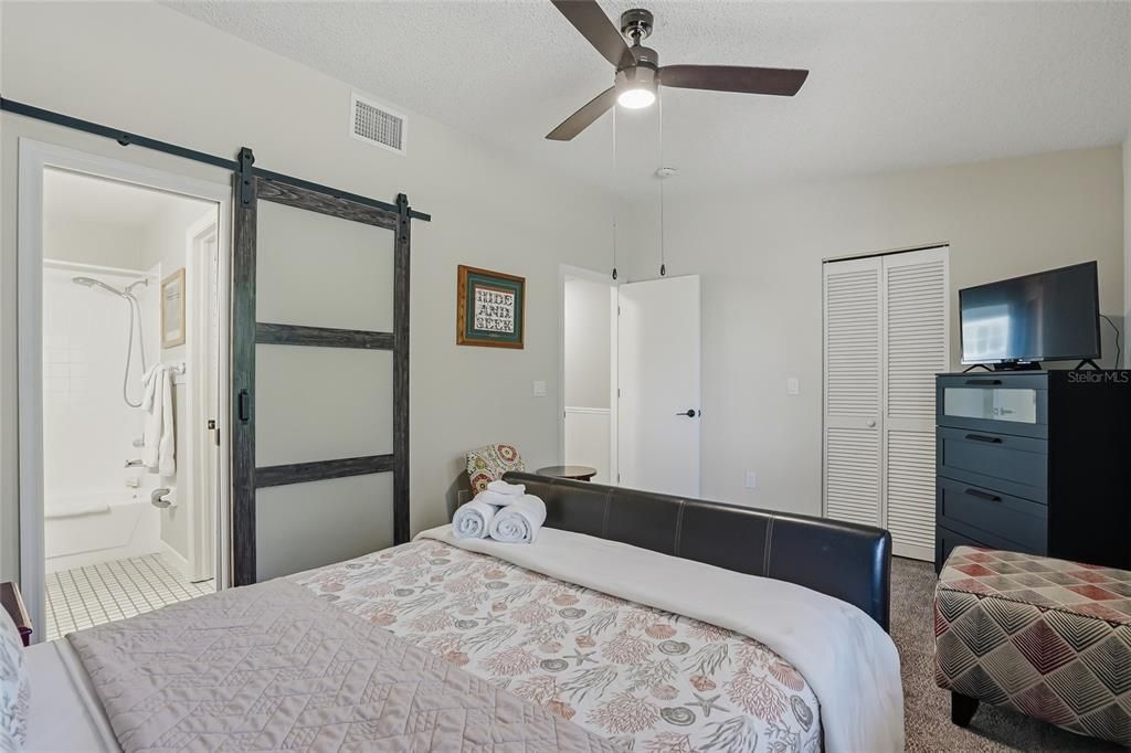 Active With Contract: $290,000 (2 beds, 2 baths, 1480 Square Feet)