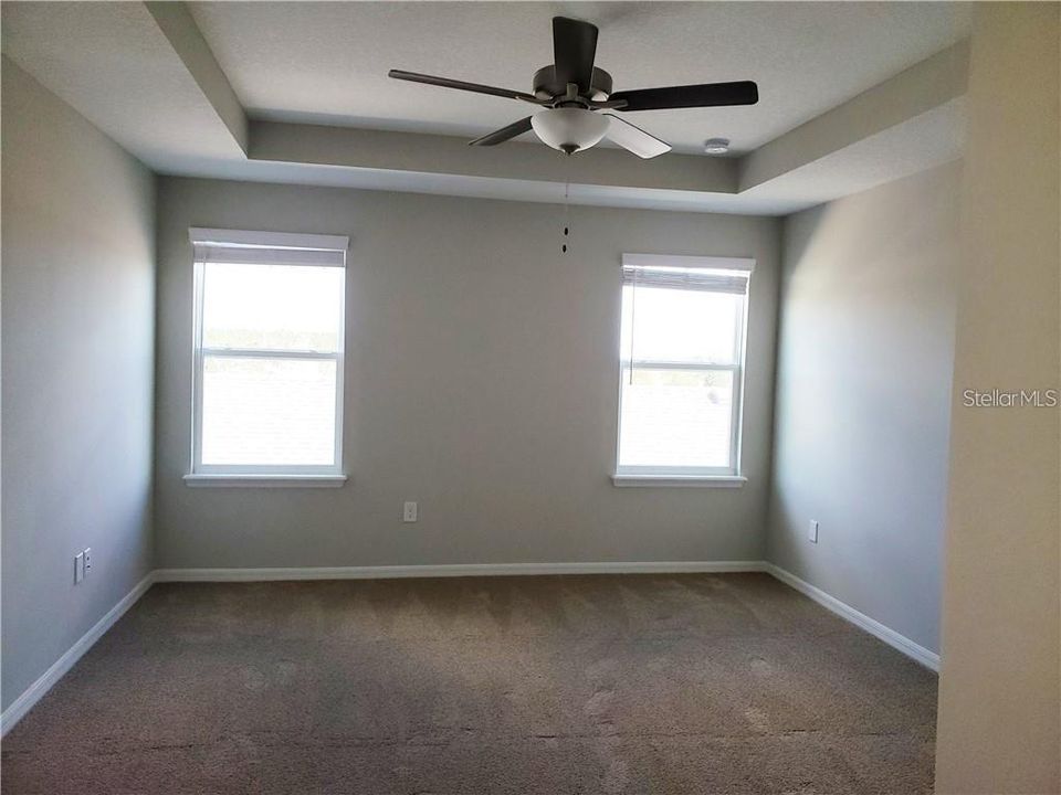 Activo con contrato: $2,600 (3 camas, 2 baños, 1804 Pies cuadrados)