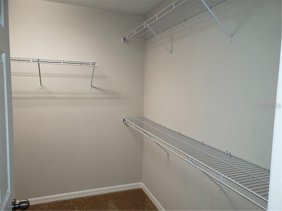 Activo con contrato: $2,600 (3 camas, 2 baños, 1804 Pies cuadrados)