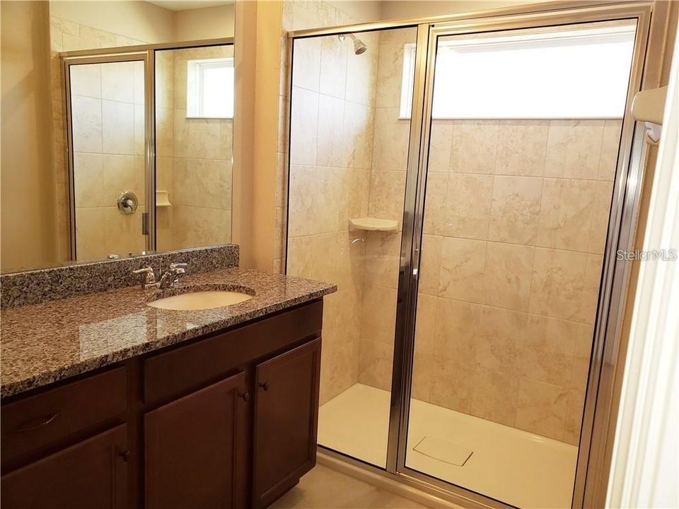 Activo con contrato: $2,600 (3 camas, 2 baños, 1804 Pies cuadrados)