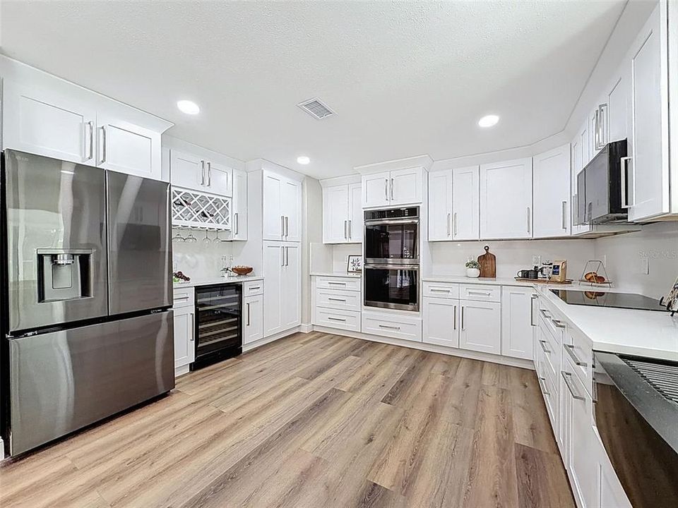 En Venta: $845,000 (4 camas, 3 baños, 2654 Pies cuadrados)