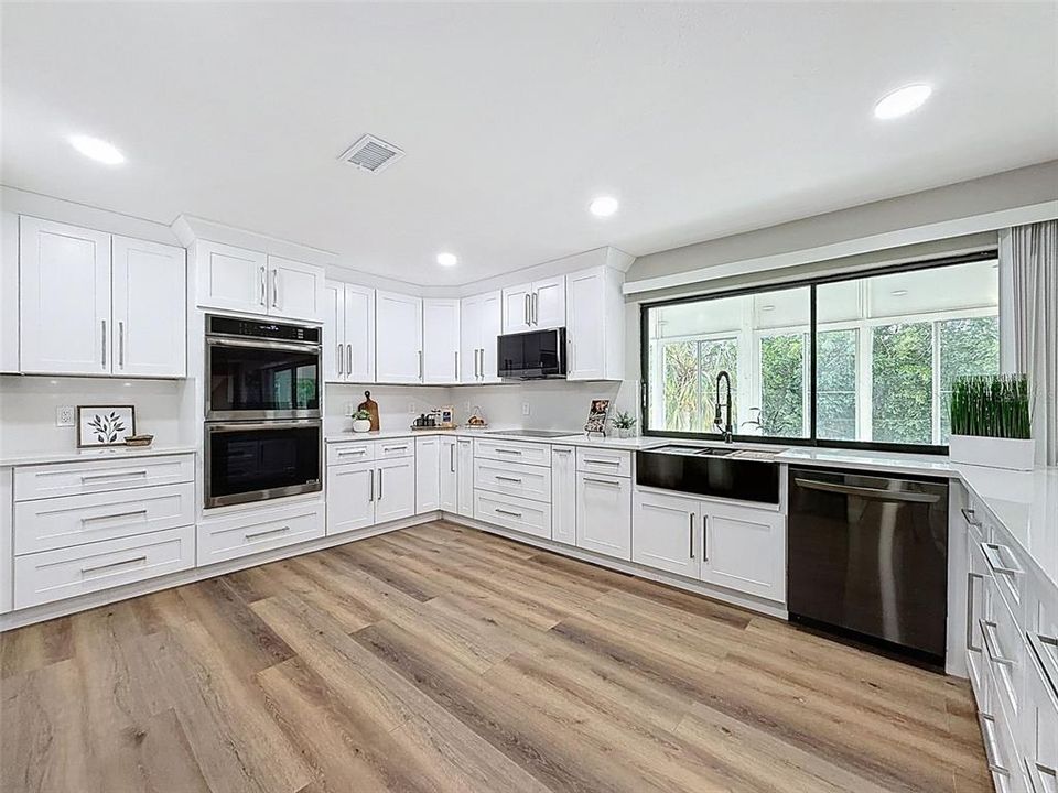 En Venta: $845,000 (4 camas, 3 baños, 2654 Pies cuadrados)