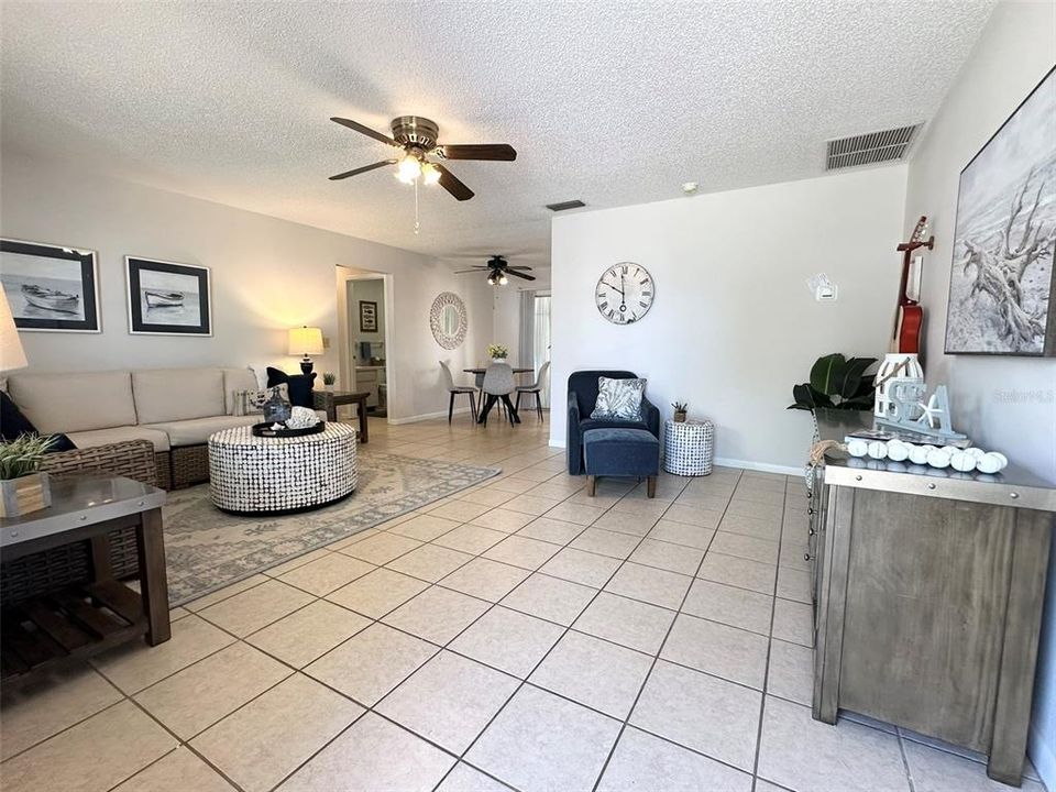 Activo con contrato: $229,000 (3 camas, 2 baños, 1164 Pies cuadrados)